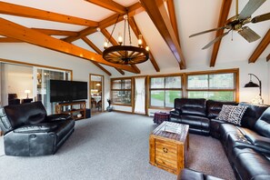 TV, fireplace, ping pong, streaming services