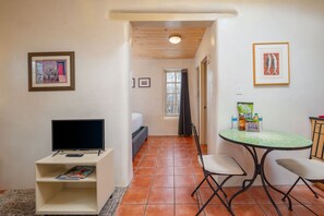 Interior - Timeless Charm Steps from Santa Fe Plaza & Museums - Casa Sueno (Santa Fe)