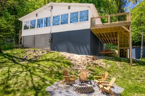 Terrace/patio - Inviting home with enclosed yard, mountain view, firepit, & W/D (Waynesville)