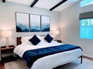 2 Schlafzimmer, Schreibtisch, Bügeleisen/Bügelbrett, Reisekinderbett