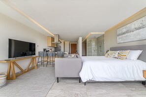 1 habitación, escritorio y espacio para trabajar con laptop 