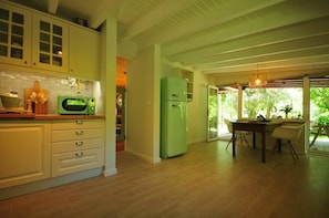 Fridge, microwave, oven, coffee/tea maker