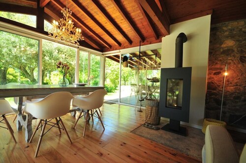 Casa da Luz Charming Cottage w/ Beautiful Garden