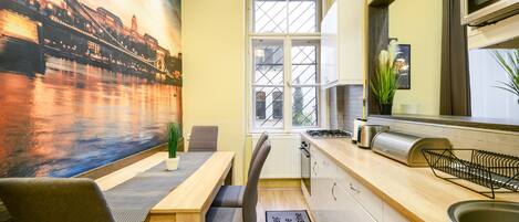 Fridge, microwave, oven, stovetop