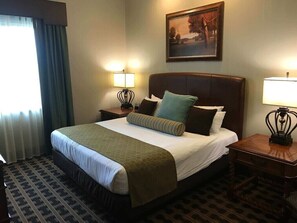 3 bedrooms, iron/ironing board, WiFi, bed sheets - Stay & Play in this 3BR 2BA Deluxe Suite that sleep 10! (Wisconsin Dells)