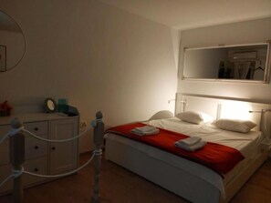 1 bedroom, WiFi, bed sheets