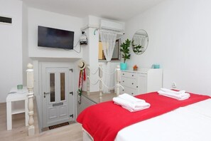 1 bedroom, WiFi, bed sheets