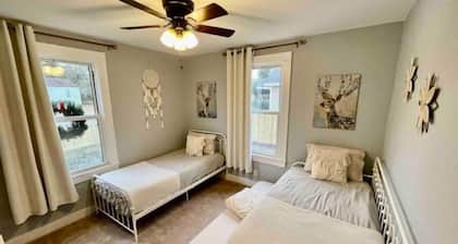 Casa Sol - Renovated bungalow in heart of the city …long time STR now on VRBO!