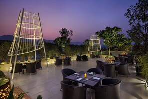 Breakfast, lunch, dinner served; garden views - Le Méridien Navi Mumbai (Navi Mumbai)