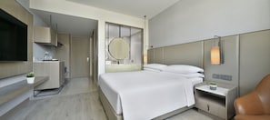 Deluxe Room, 1 King Bed, Courtyard View | Premium bedding, down comforters, minibar, in-room safe