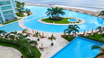 3 albercas al aire libre