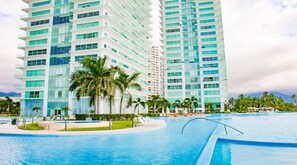 3 albercas al aire libre