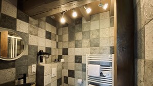 Bathroom - Moulin Le Fleurie  (Charenton-du-Cher)