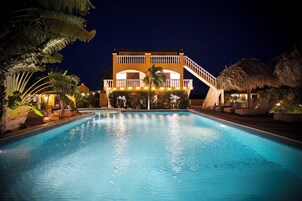 Fachada del alojamiento - Noche