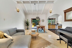 Deluxe Apartment, Garden View | Desk, laptop workspace, iron/ironing board, free WiFi - Boutique Hotel Wanapa Adult Friendly - 14 years and older. (Kralendijk)