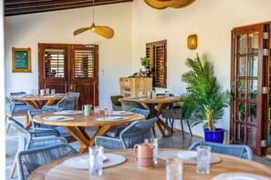 Petit déjeuner complet servi tous les jours en supplément