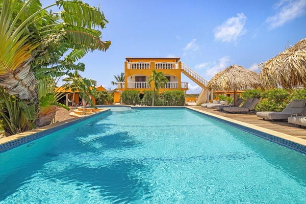 Outdoor pool, pool umbrellas, sun loungers