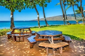 Outdoor dining - Beachfront Bliss on Sugar Beach (Kihei)
