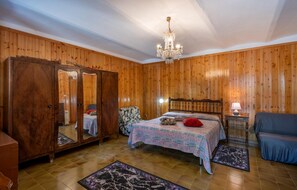 3 bedrooms, travel cot, free WiFi