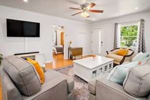 Älytelevisio, DVD-soitin, stereot, tulostin