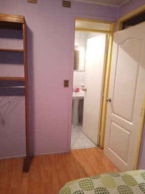 Standard Double Room | Bathroom | Combined shower/bathtub, rainfall showerhead, hair dryer, towels
