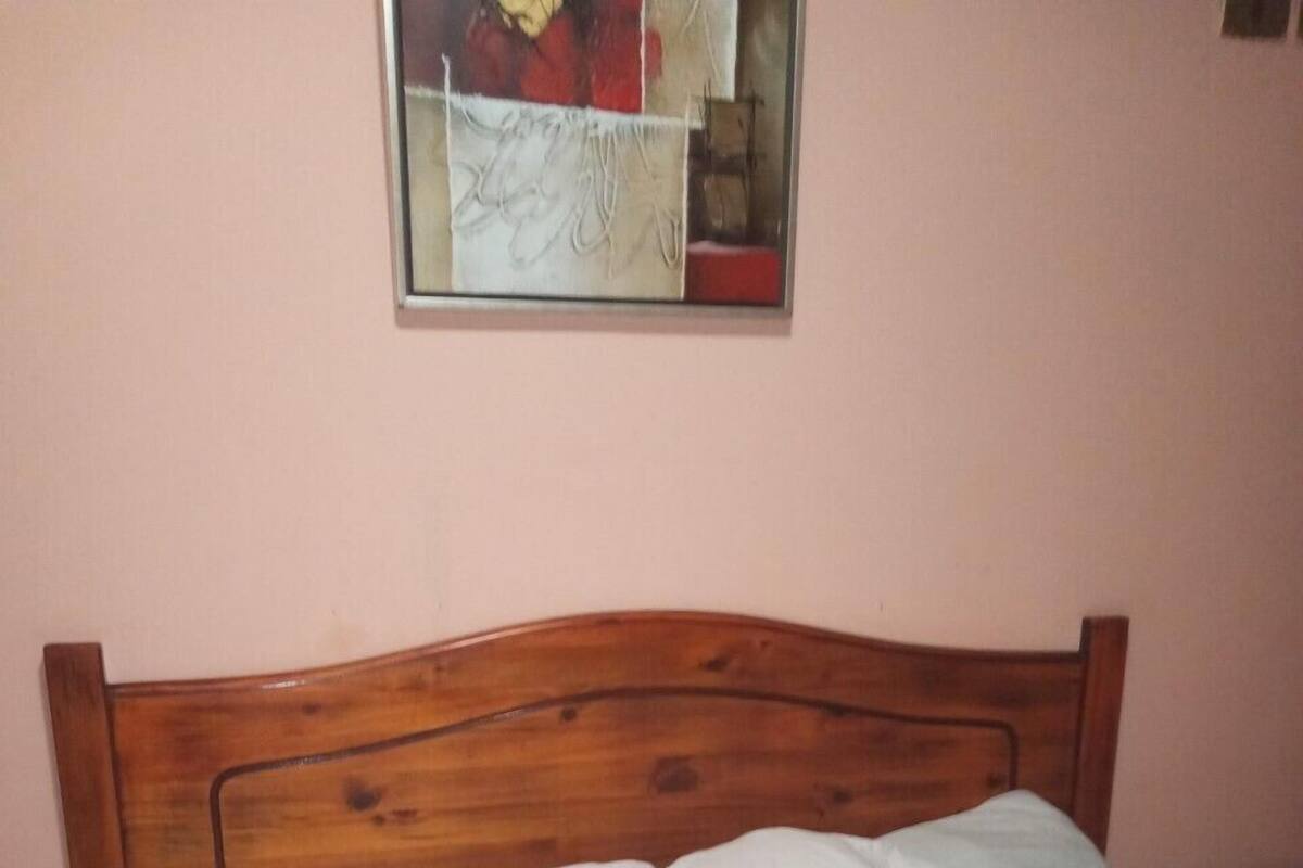 Individually furnished, laptop workspace, free WiFi, bed sheets
