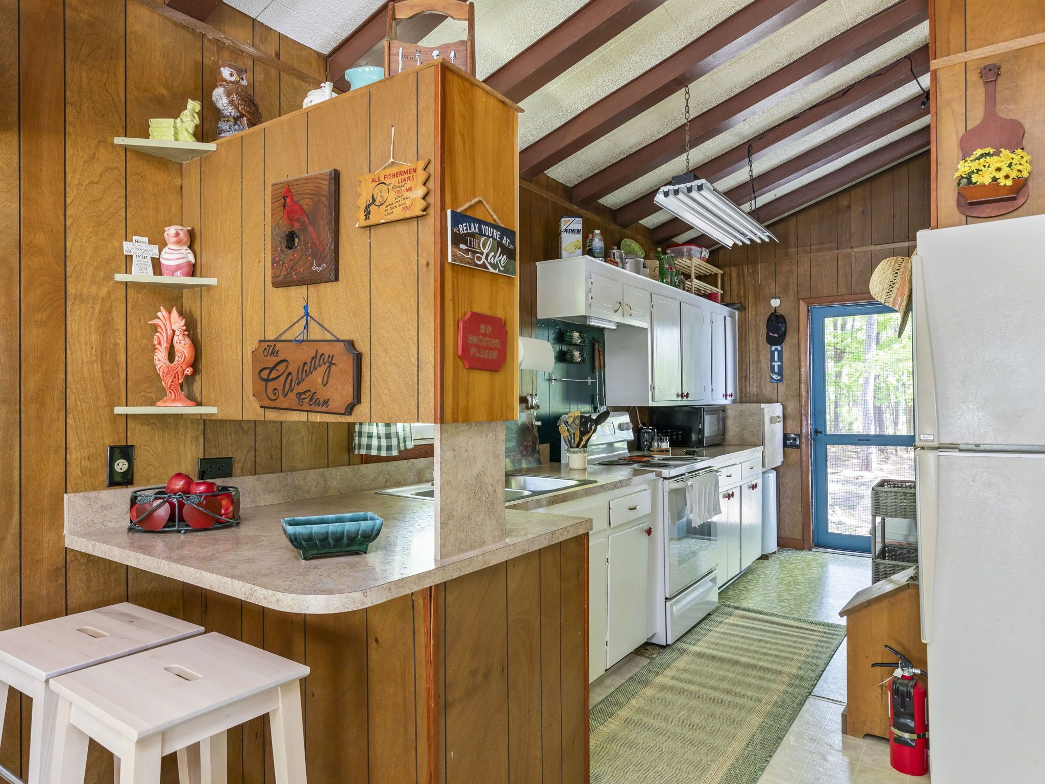 Hooked on a Feeling- 2Br Lake Cabin, 2BR Lake Cabin