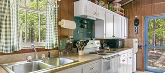 Hooked on a Feeling- 2Br Lake Cabin, 2BR Lake Cabin