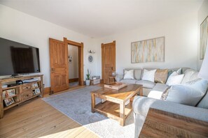 Living area - Sheldon-Lee House (Grand Haven)