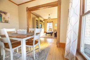 Dining - Sheldon-Lee House (Grand Haven)