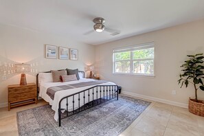 4 bedrooms, iron/ironing board, WiFi, bed sheets