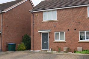 Exterior - A Luxurious House in Coventry (Coventry)