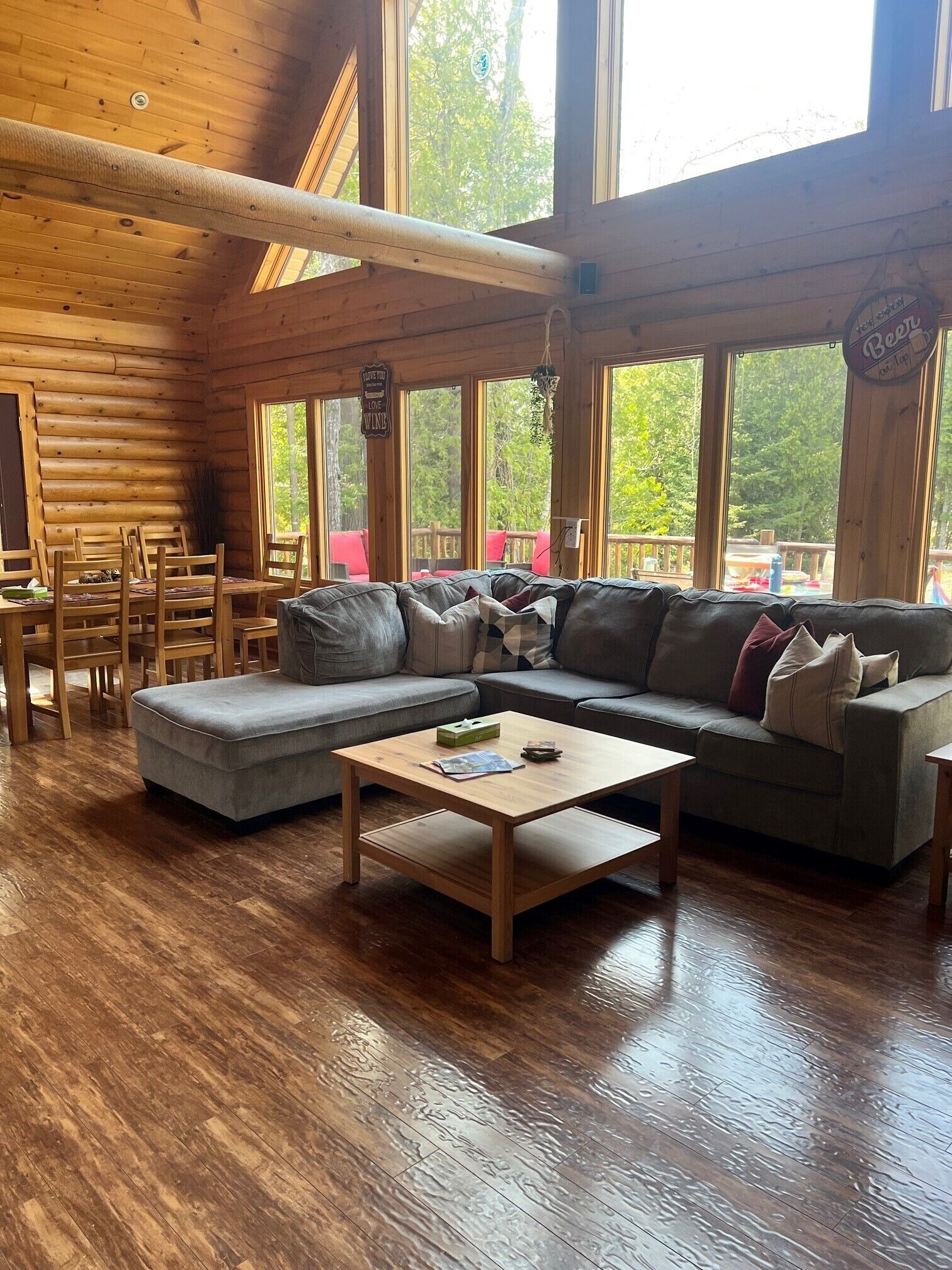 Cozy Log Cabin Retreat in the Heart of Tobermory