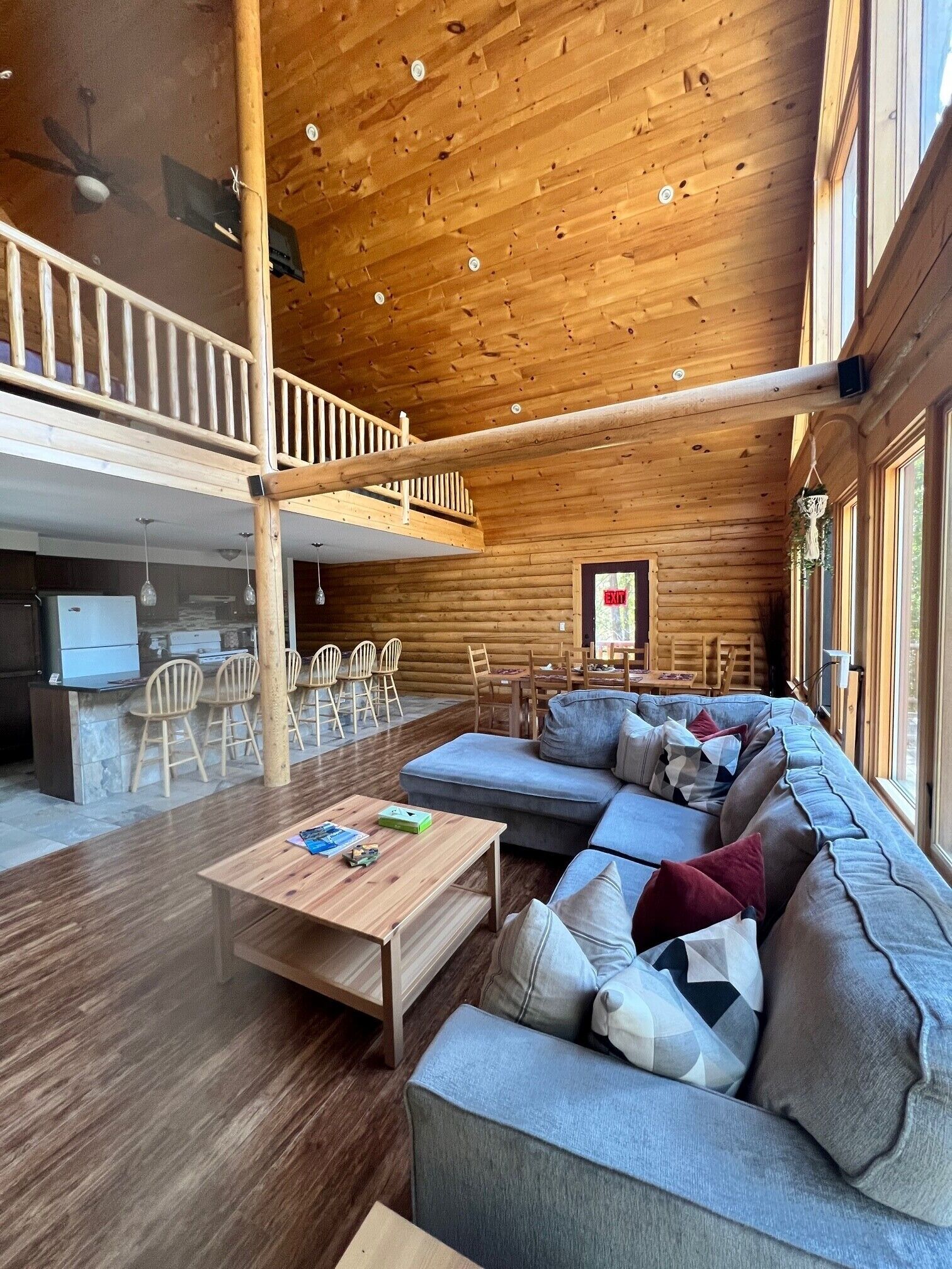 Cozy Log Cabin Retreat in the Heart of Tobermory