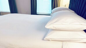 Classic Room | Iron/ironing board, free WiFi - Ginkgo House on Harvard (Cambridge)