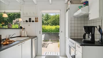 Fridge, stovetop, dishwasher, coffee/tea maker