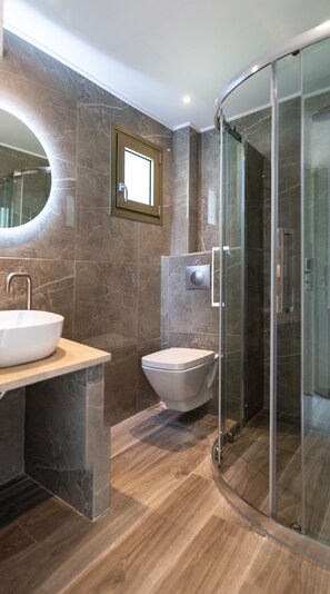 Produtos de toalete grátis, secador de cabelo, toalhas de banho