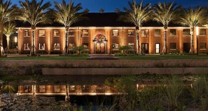 DWNTown chic condo featured on HGTV in Arts District/On Riverwalk