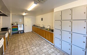 Fridge, stovetop, coffee/tea maker