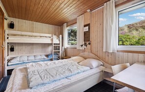 2 bedrooms, travel cot, free WiFi