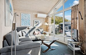 TV, fireplace, DVD player