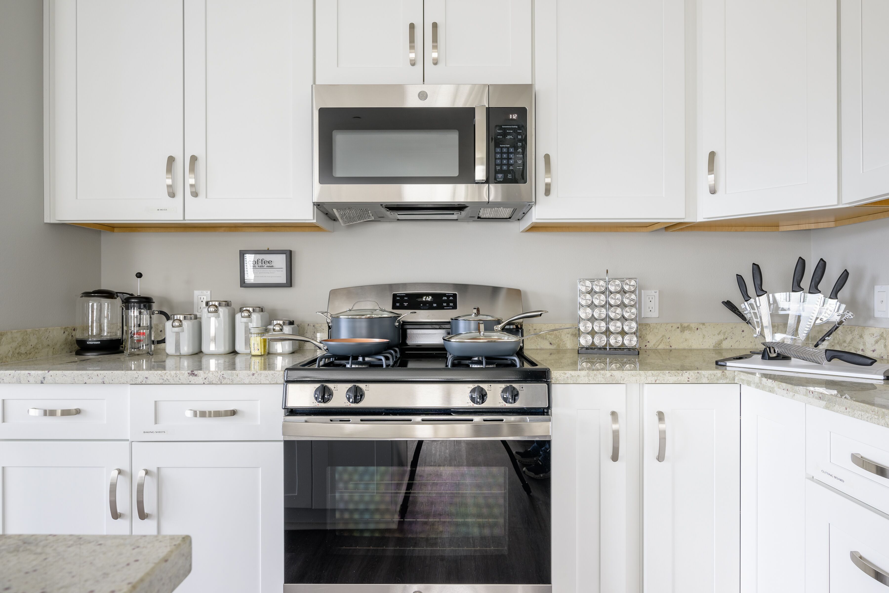 Stunning King suite, centrally located w/fast WiFi