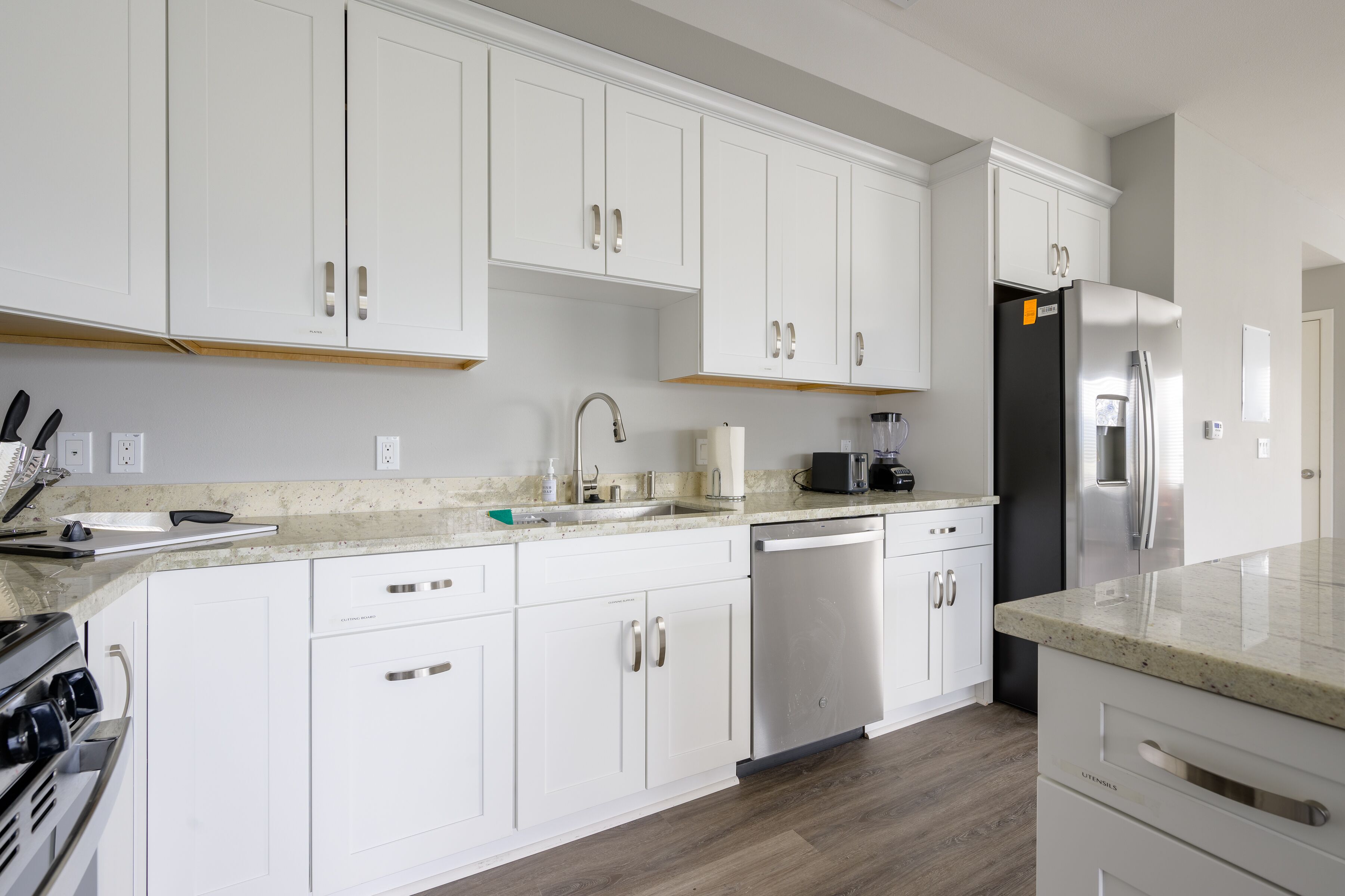 Stunning King suite, centrally located w/fast WiFi