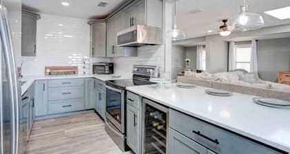 Beautiful 3 bedroom 2 bathroom waterfront home on Drs. Lake