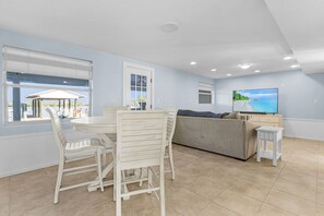 Interior - Beautiful 5/3 Pool, Saltwater Cove, Sleeps 10! (Saint James City)