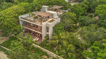 Junior-Zimmer, 1 Schlafzimmer, Turm | Blick auf den Garten