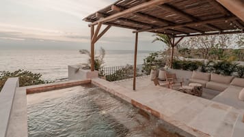 Phòng Suite Cao cấp | Hiên