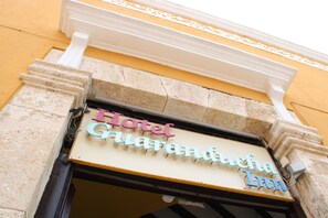 Property entrance - Hotel Guaranducha Inn (Campeche)