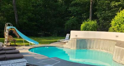 Peace of mind on a big mansion, close to all local stores.