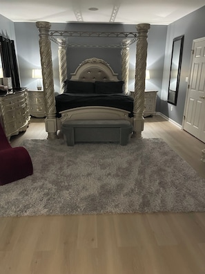 4 bedrooms, iron/ironing board, WiFi, bed sheets - Peace of mind on a big mansion, close to all local stores. (Harleysville)